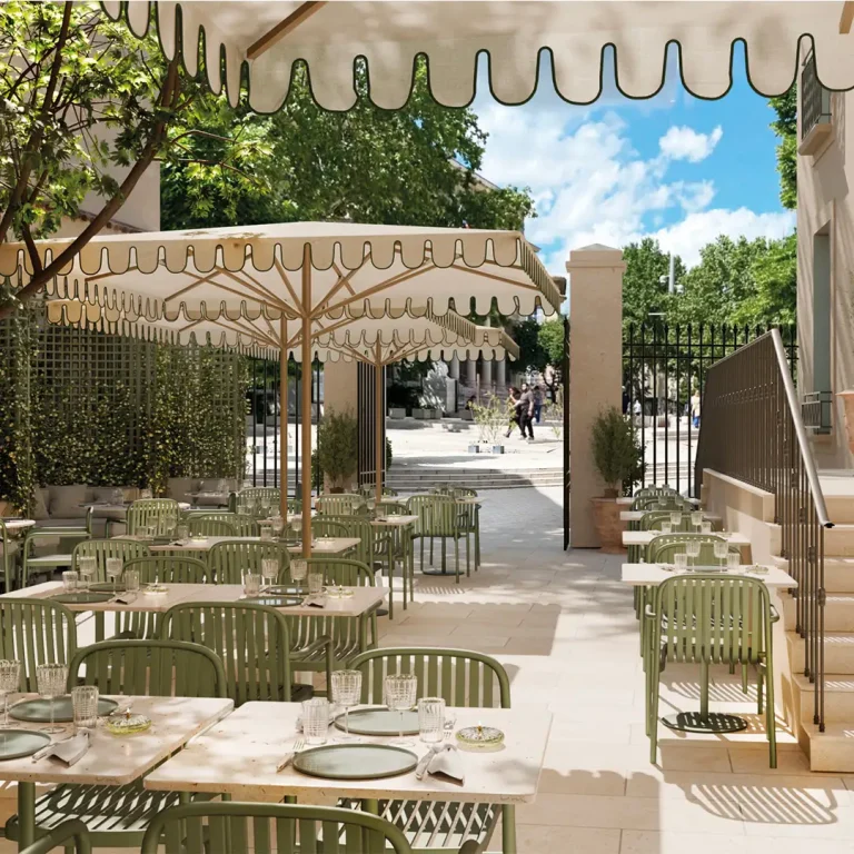 vue du patio et de la terrasse du Café Verdun